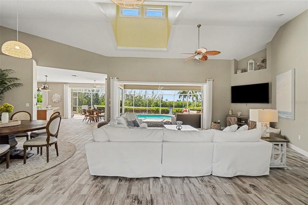 En Venta: $1,095,000 (3 camas, 2 baños, 2361 Pies cuadrados)