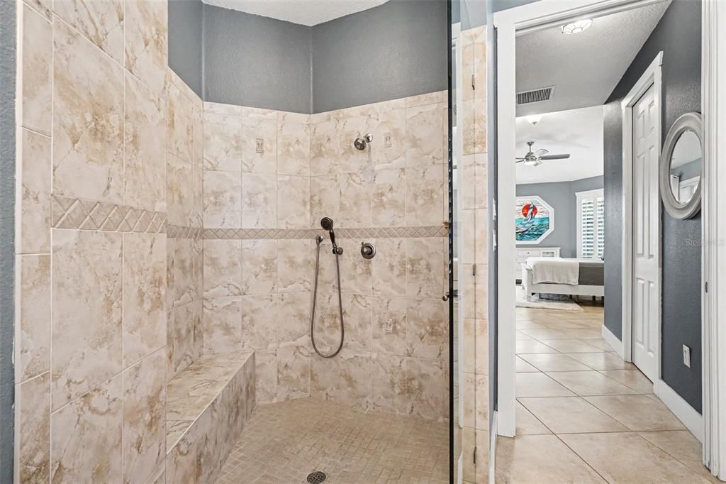 En Venta: $1,095,000 (3 camas, 2 baños, 2361 Pies cuadrados)