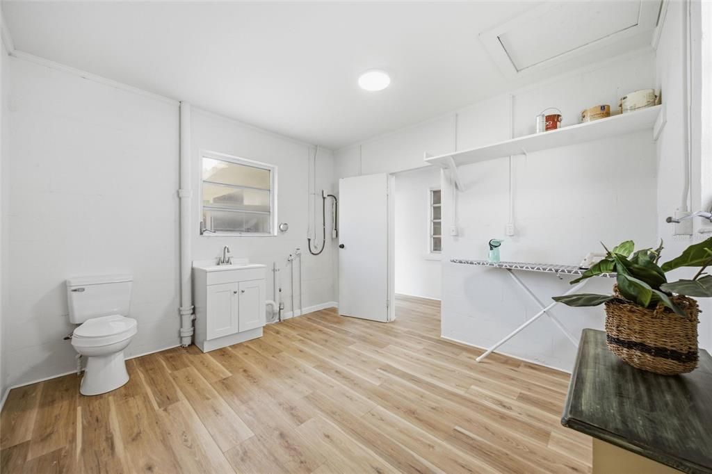 На продажу: $249,900 (2 спален, 1 ванн, 1125 Квадратных фут)
