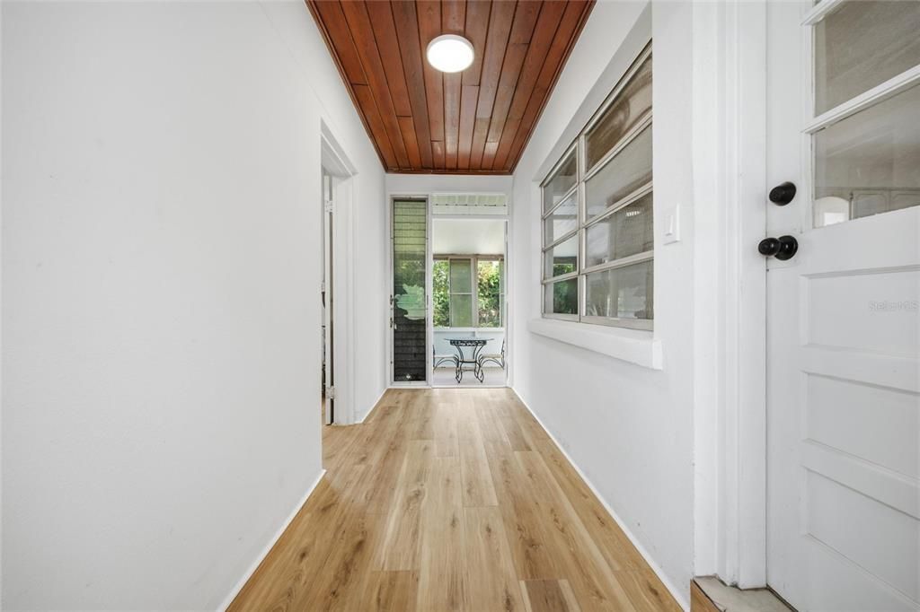 На продажу: $249,900 (2 спален, 1 ванн, 1125 Квадратных фут)
