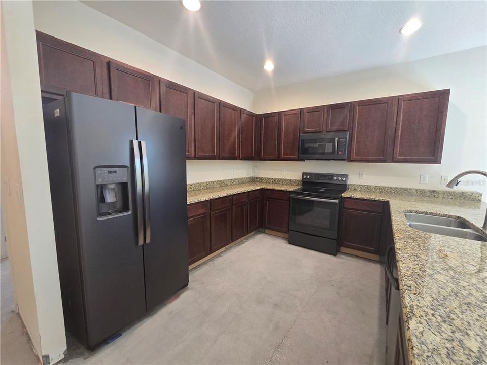 На продажу: $275,900 (3 спален, 2 ванн, 1642 Квадратных фут)