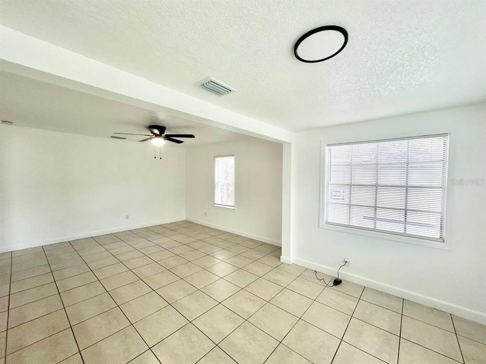 В аренду: $1,950 (3 спален, 2 ванн, 1335 Квадратных фут)