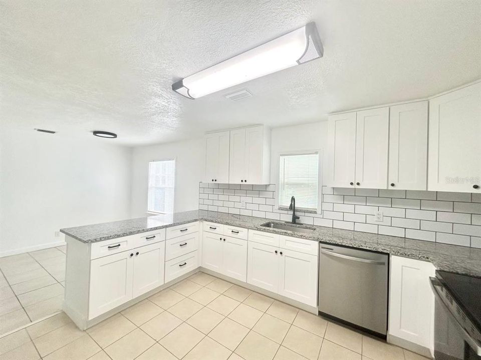 В аренду: $1,950 (3 спален, 2 ванн, 1335 Квадратных фут)