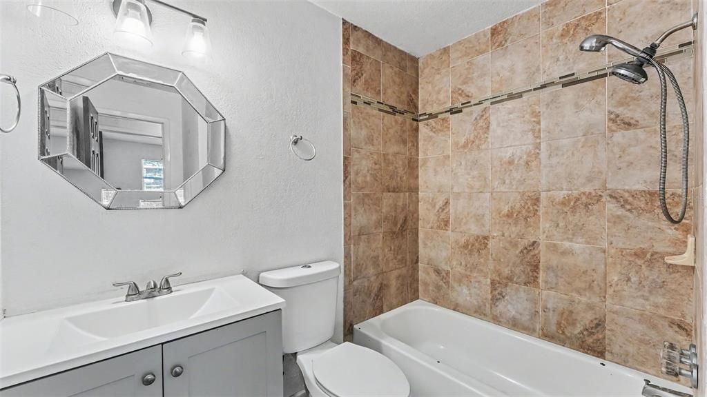 На продажу: $219,900 (3 спален, 2 ванн, 1297 Квадратных фут)