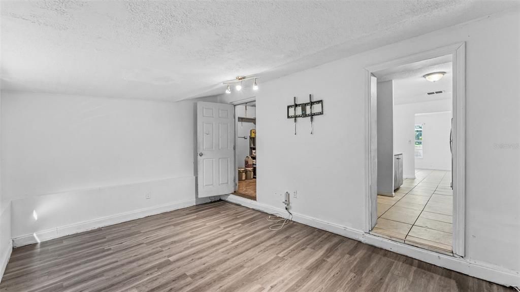 На продажу: $219,900 (3 спален, 2 ванн, 1297 Квадратных фут)