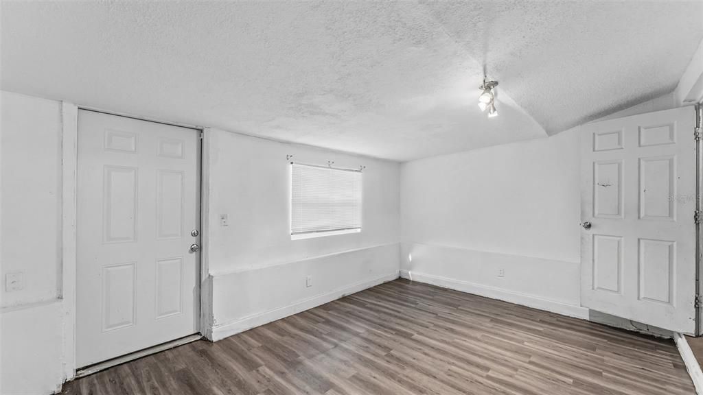 На продажу: $219,900 (3 спален, 2 ванн, 1297 Квадратных фут)