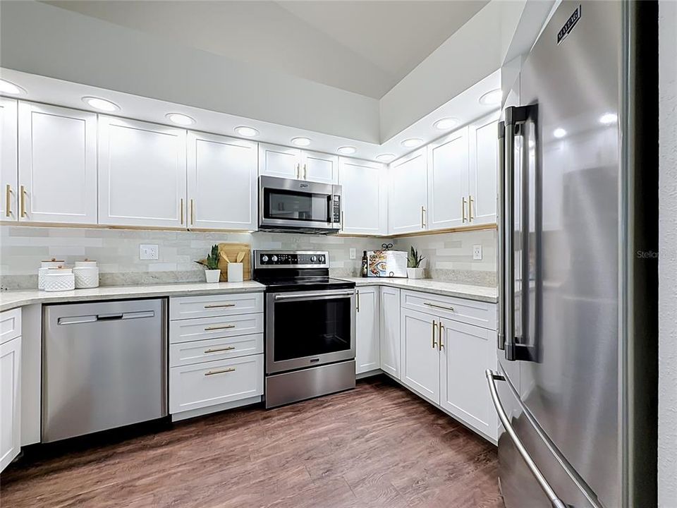 Activo con contrato: $799,000 (4 camas, 2 baños, 2377 Pies cuadrados)