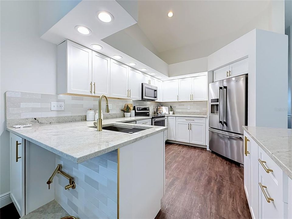 Activo con contrato: $799,000 (4 camas, 2 baños, 2377 Pies cuadrados)