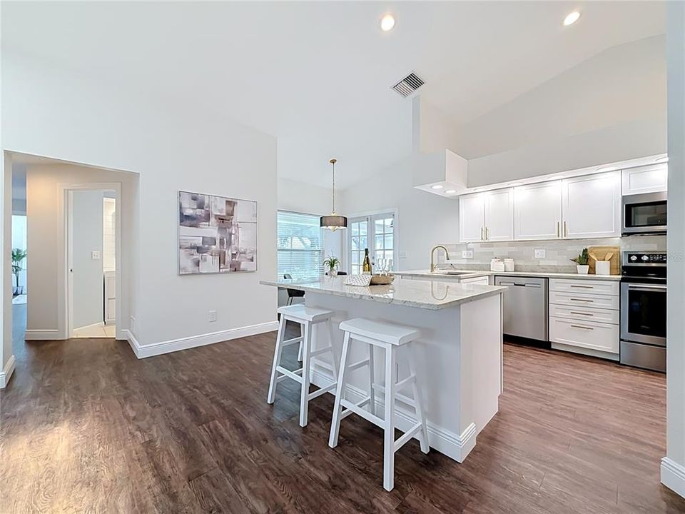 Activo con contrato: $799,000 (4 camas, 2 baños, 2377 Pies cuadrados)