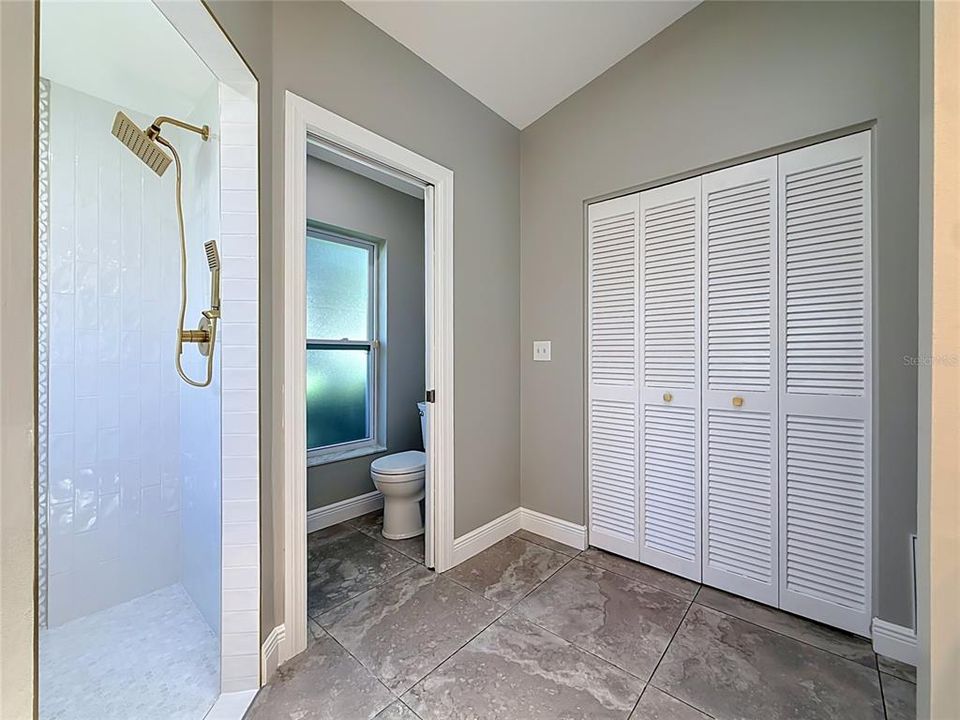 Activo con contrato: $799,000 (4 camas, 2 baños, 2377 Pies cuadrados)