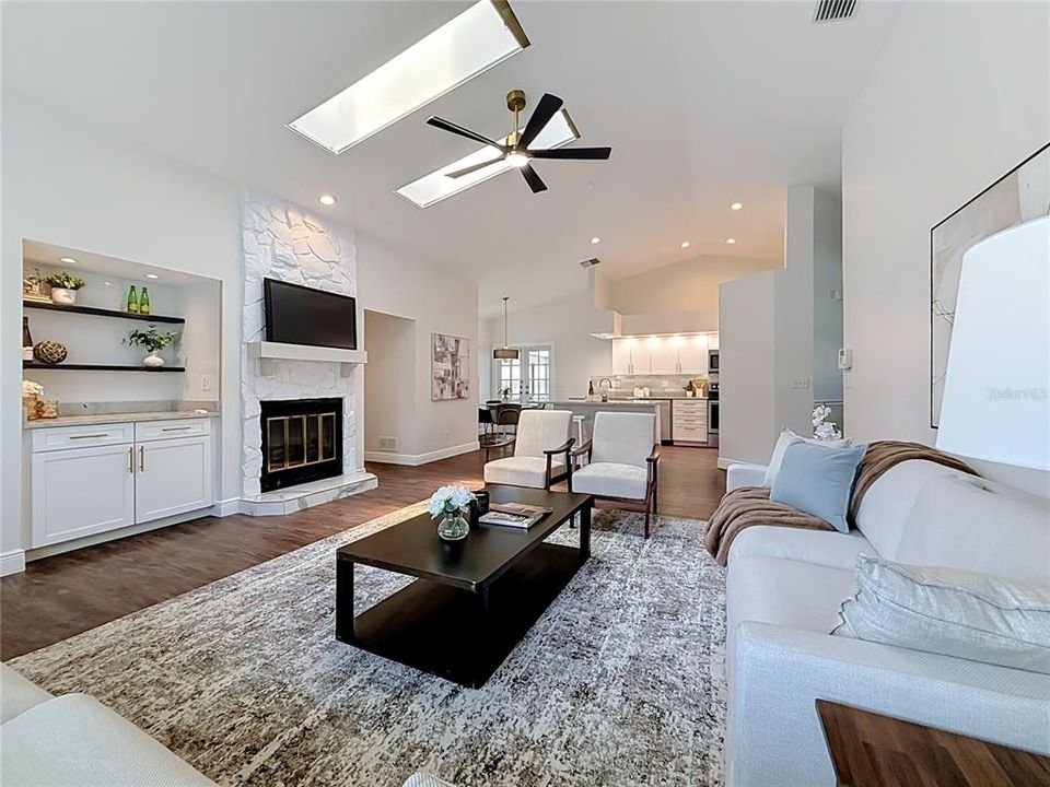 Activo con contrato: $799,000 (4 camas, 2 baños, 2377 Pies cuadrados)