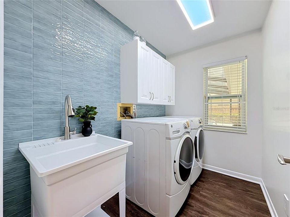 Activo con contrato: $799,000 (4 camas, 2 baños, 2377 Pies cuadrados)