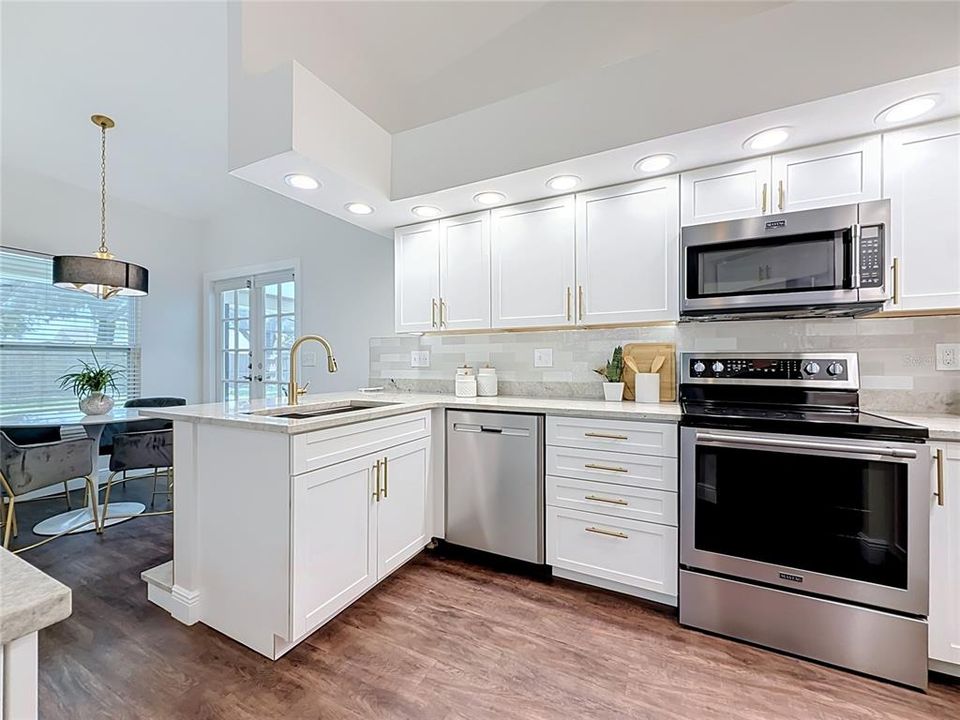 Activo con contrato: $799,000 (4 camas, 2 baños, 2377 Pies cuadrados)