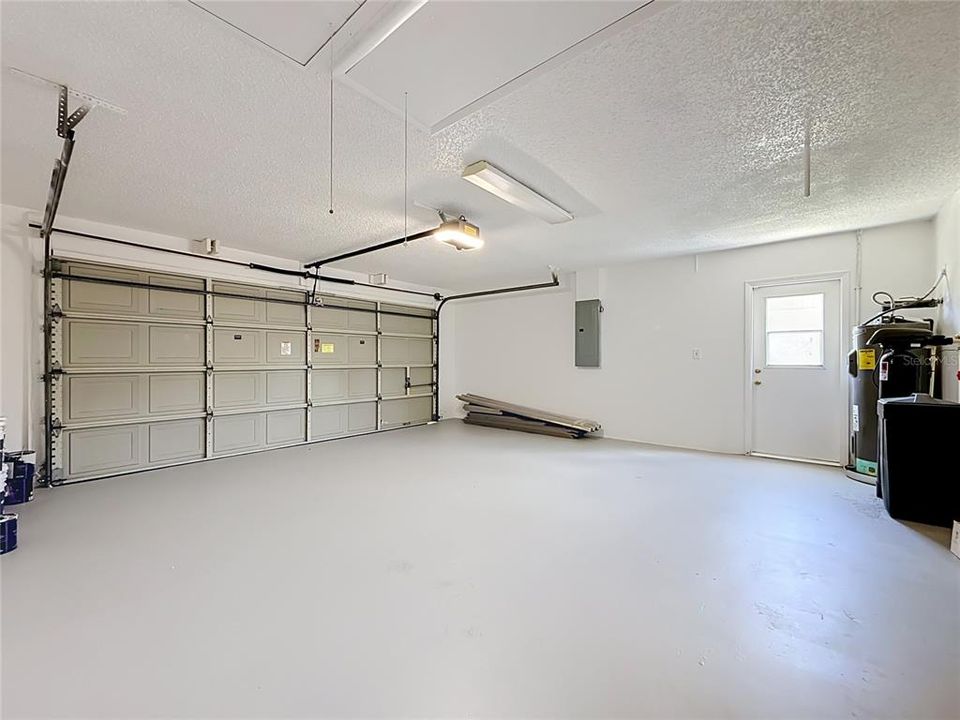 Activo con contrato: $799,000 (4 camas, 2 baños, 2377 Pies cuadrados)