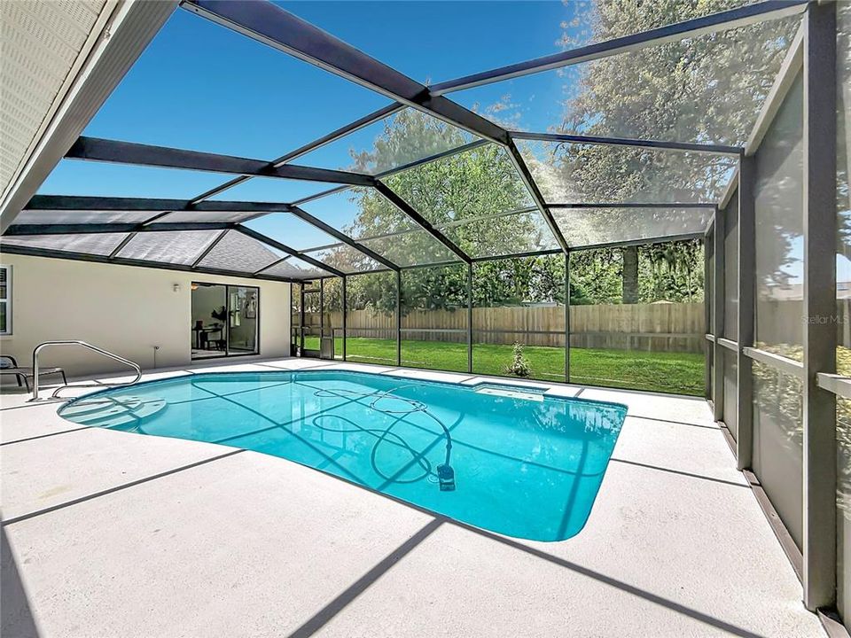 Activo con contrato: $799,000 (4 camas, 2 baños, 2377 Pies cuadrados)