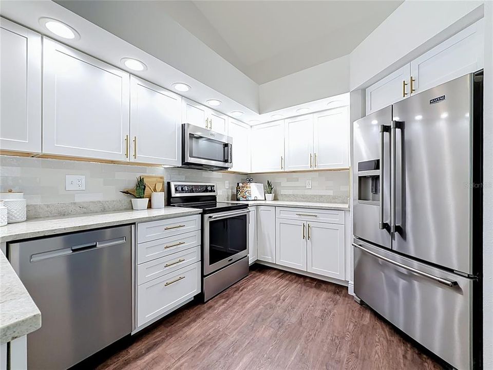 Activo con contrato: $799,000 (4 camas, 2 baños, 2377 Pies cuadrados)