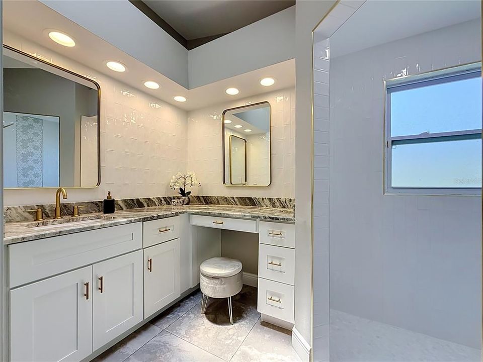 Activo con contrato: $799,000 (4 camas, 2 baños, 2377 Pies cuadrados)