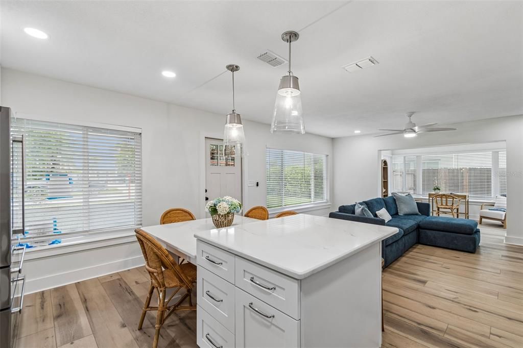 En Venta: $498,500 (3 camas, 2 baños, 1750 Pies cuadrados)
