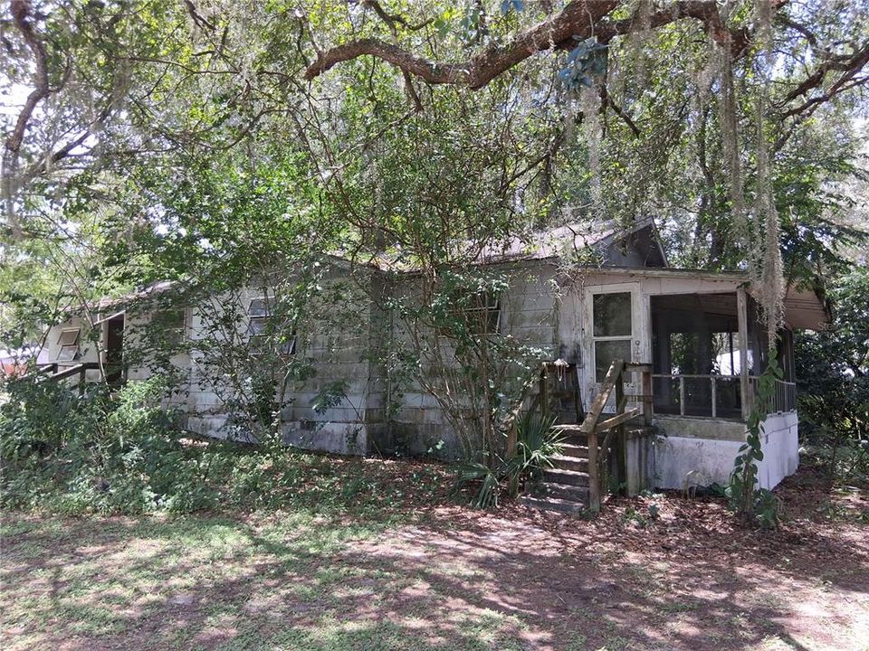 Active With Contract: $55,000 (2 beds, 1 baths, 1232 Square Feet)
