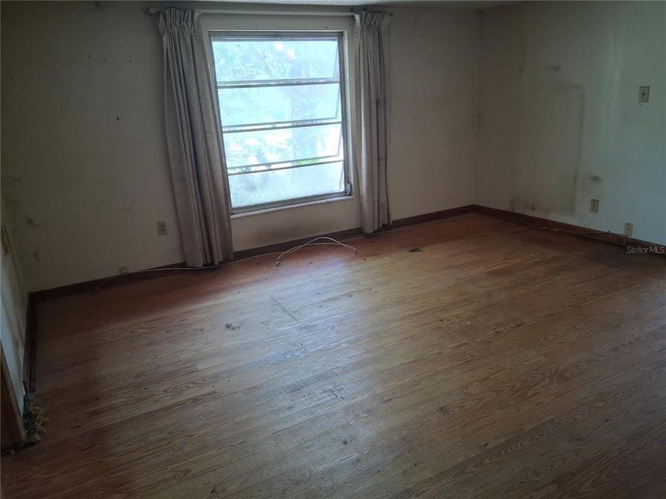 Active With Contract: $55,000 (2 beds, 1 baths, 1232 Square Feet)