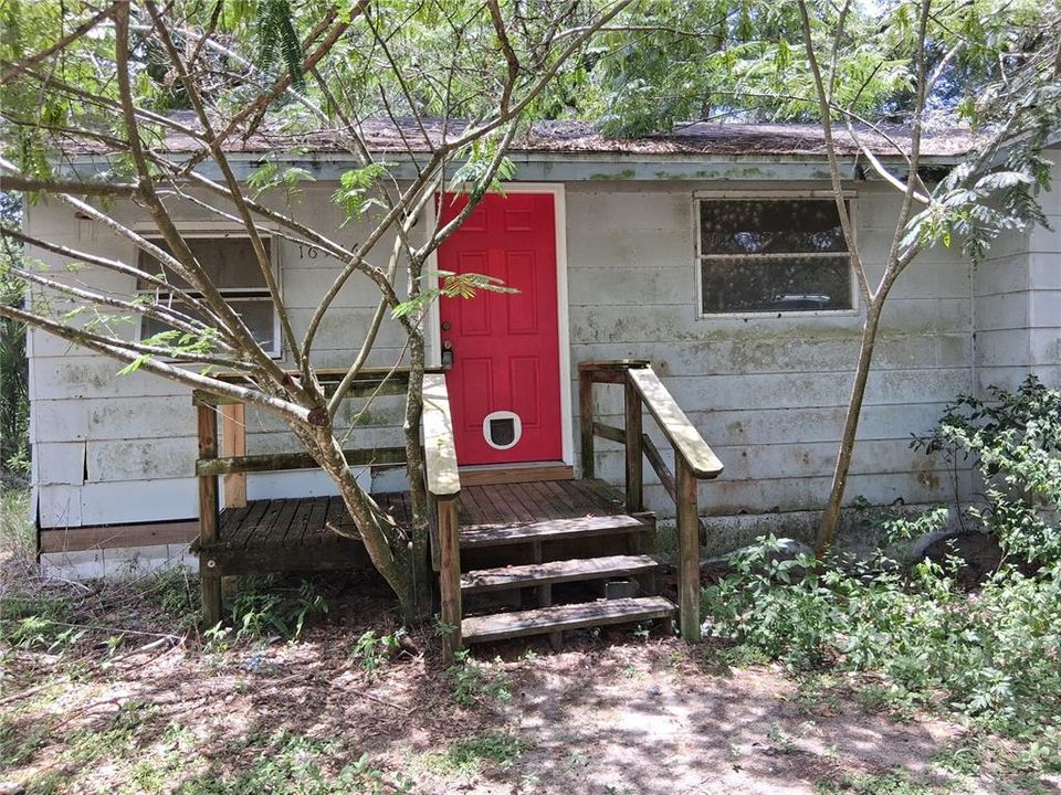 Active With Contract: $55,000 (2 beds, 1 baths, 1232 Square Feet)