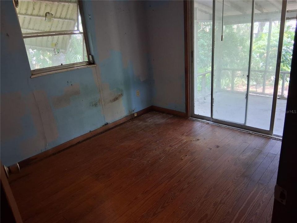 Active With Contract: $55,000 (2 beds, 1 baths, 1232 Square Feet)