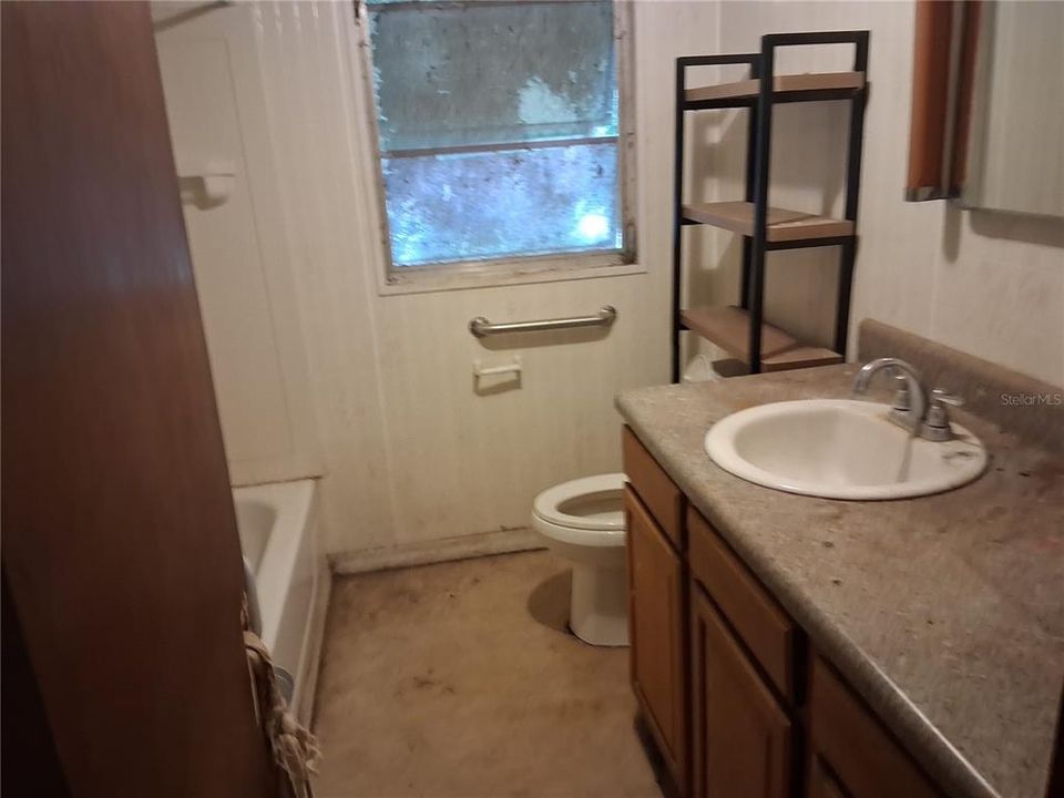 Active With Contract: $55,000 (2 beds, 1 baths, 1232 Square Feet)
