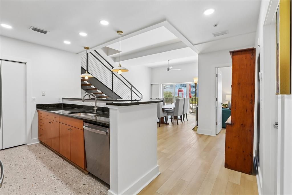 На продажу: $639,900 (2 спален, 2 ванн, 1442 Квадратных фут)
