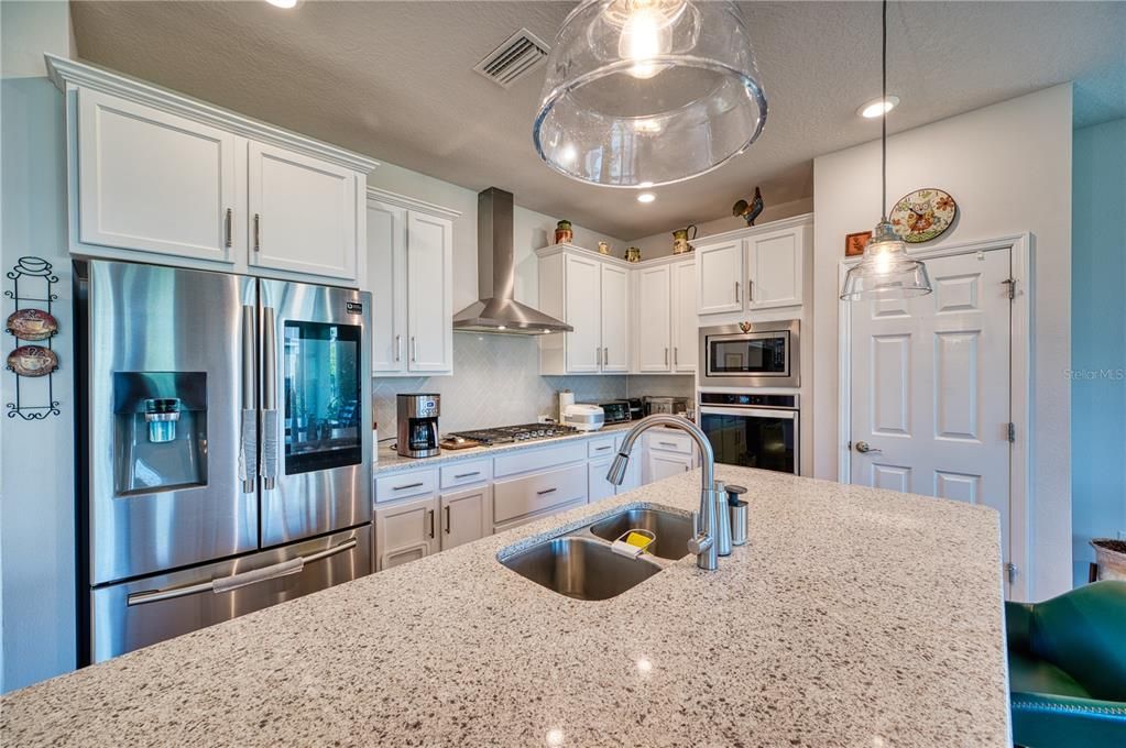For Sale: $425,000 (3 beds, 2 baths, 2389 Square Feet)