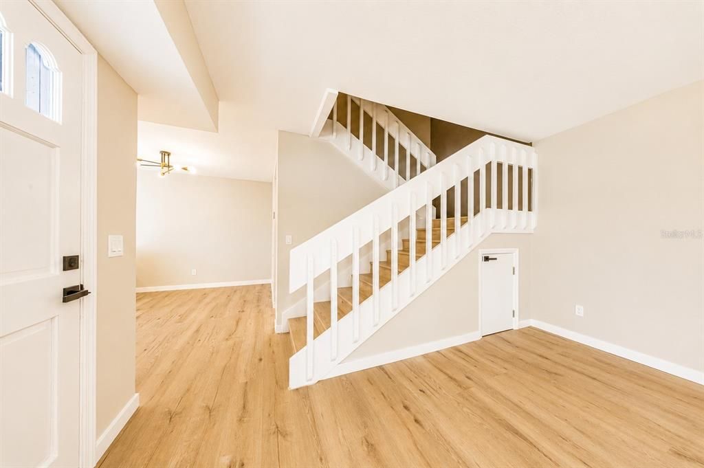 На продажу: $319,990 (3 спален, 2 ванн, 1736 Квадратных фут)