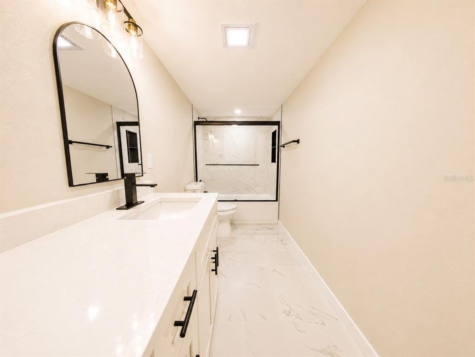 На продажу: $319,990 (3 спален, 2 ванн, 1736 Квадратных фут)