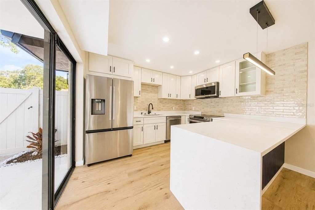 На продажу: $319,990 (3 спален, 2 ванн, 1736 Квадратных фут)