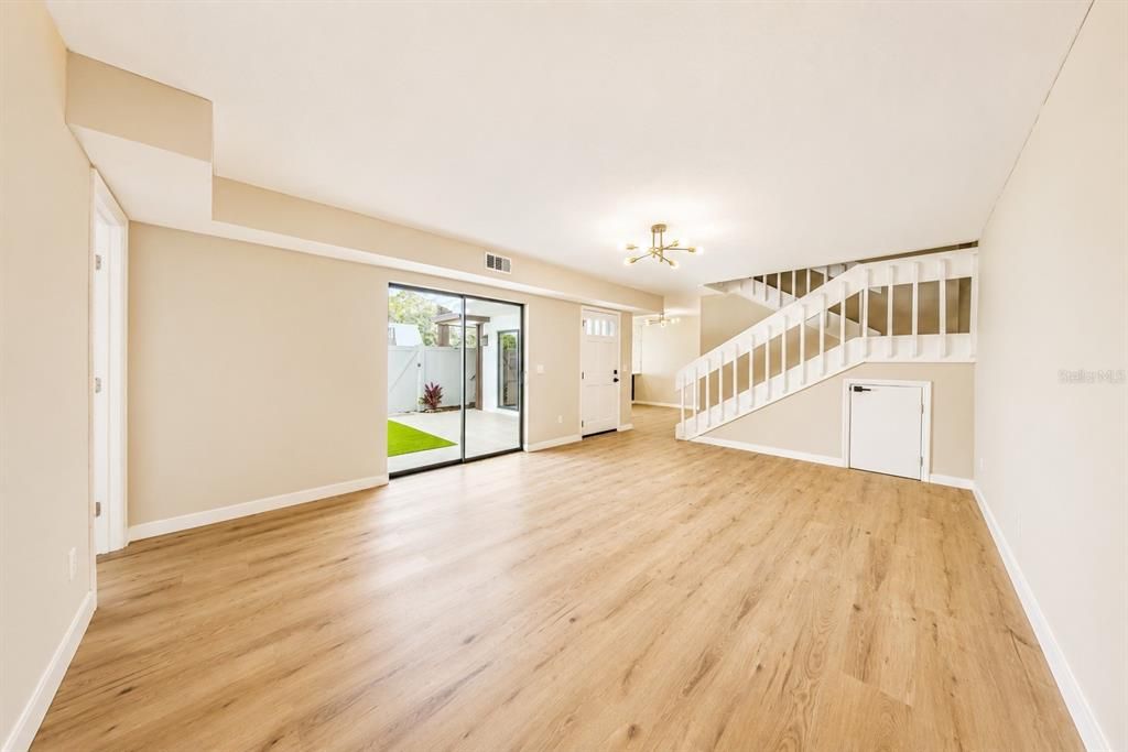 На продажу: $319,990 (3 спален, 2 ванн, 1736 Квадратных фут)