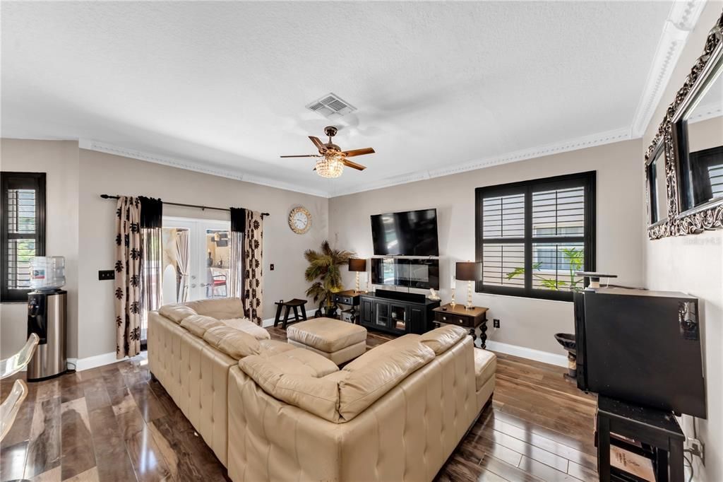 For Rent: $4,100 (3 beds, 2 baths, 2362 Square Feet)