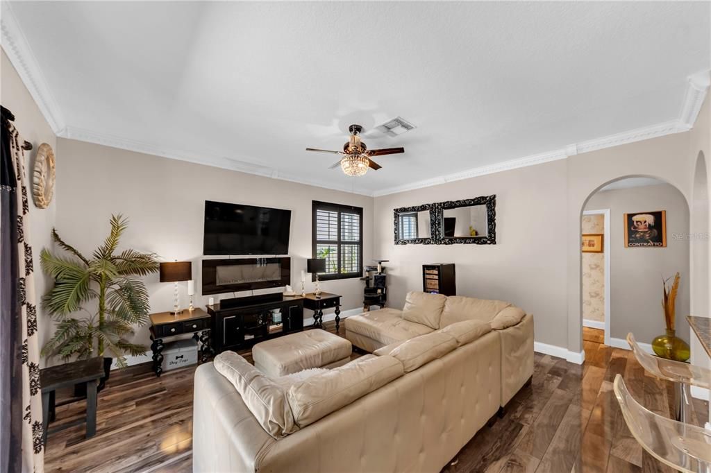 For Rent: $4,100 (3 beds, 2 baths, 2362 Square Feet)