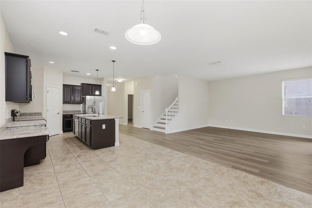 En Venta: $545,000 (5 camas, 3 baños, 2492 Pies cuadrados)