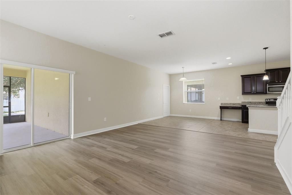En Venta: $545,000 (5 camas, 3 baños, 2492 Pies cuadrados)