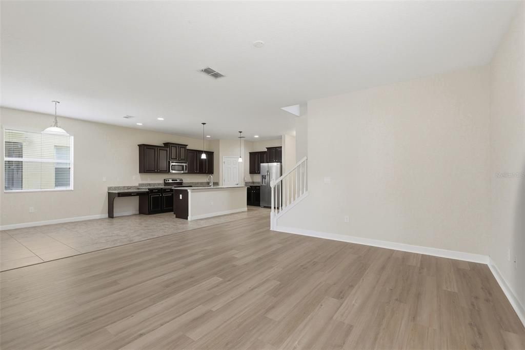 En Venta: $545,000 (5 camas, 3 baños, 2492 Pies cuadrados)