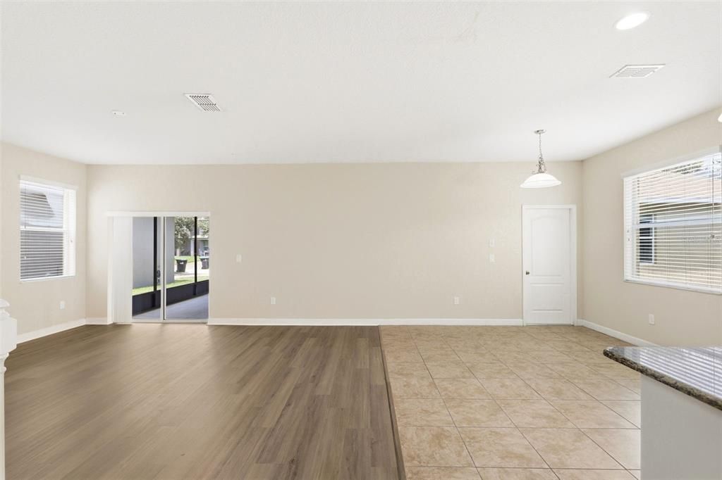 En Venta: $545,000 (5 camas, 3 baños, 2492 Pies cuadrados)
