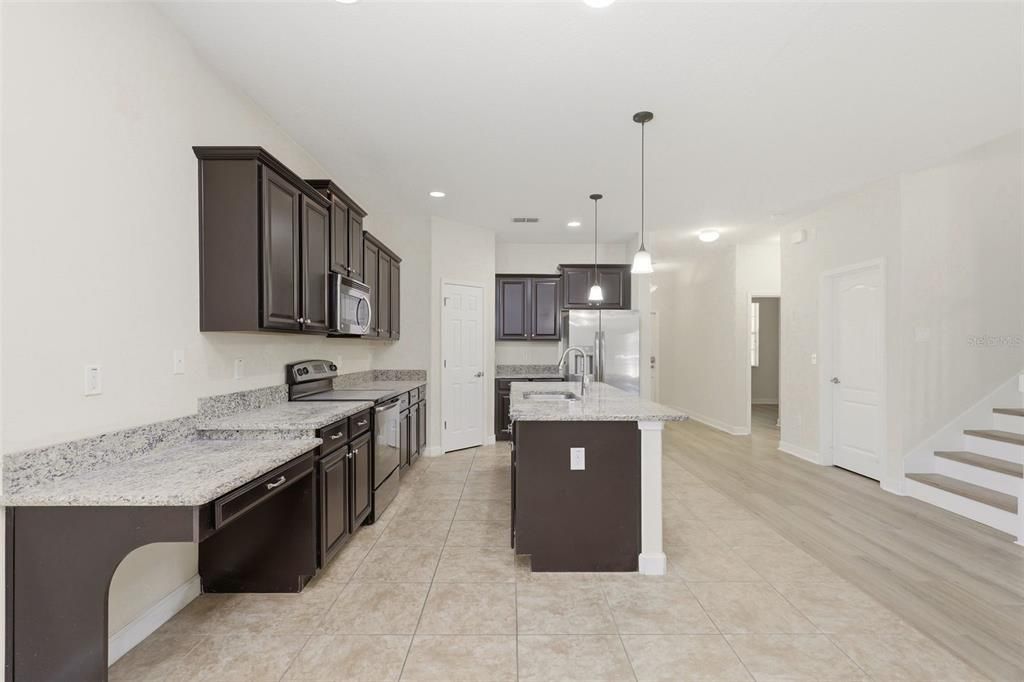 En Venta: $545,000 (5 camas, 3 baños, 2492 Pies cuadrados)