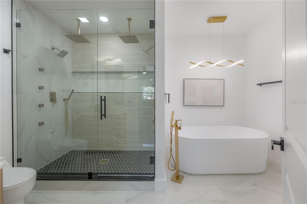 Activo con contrato: $659,900 (4 camas, 3 baños, 1923 Pies cuadrados)