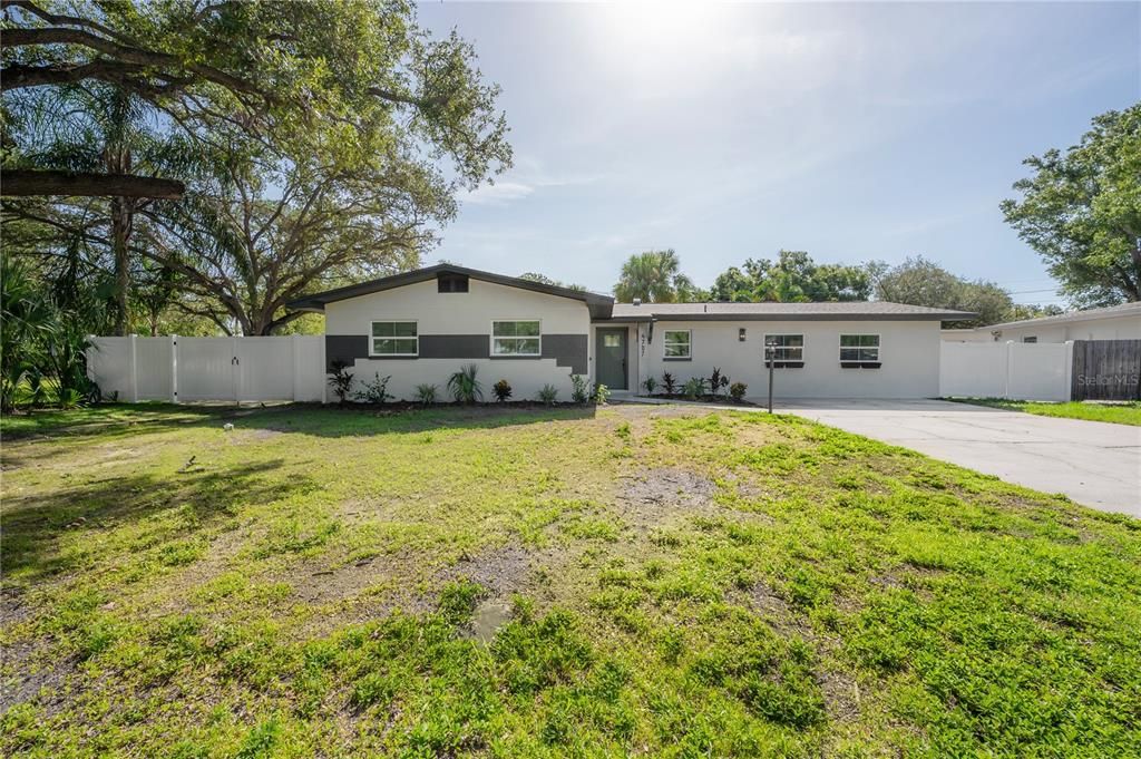 Activo con contrato: $659,900 (4 camas, 3 baños, 1923 Pies cuadrados)