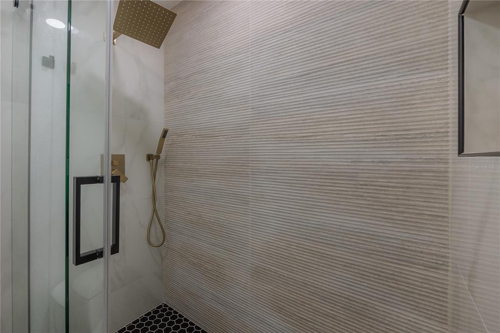 Activo con contrato: $659,900 (4 camas, 3 baños, 1923 Pies cuadrados)
