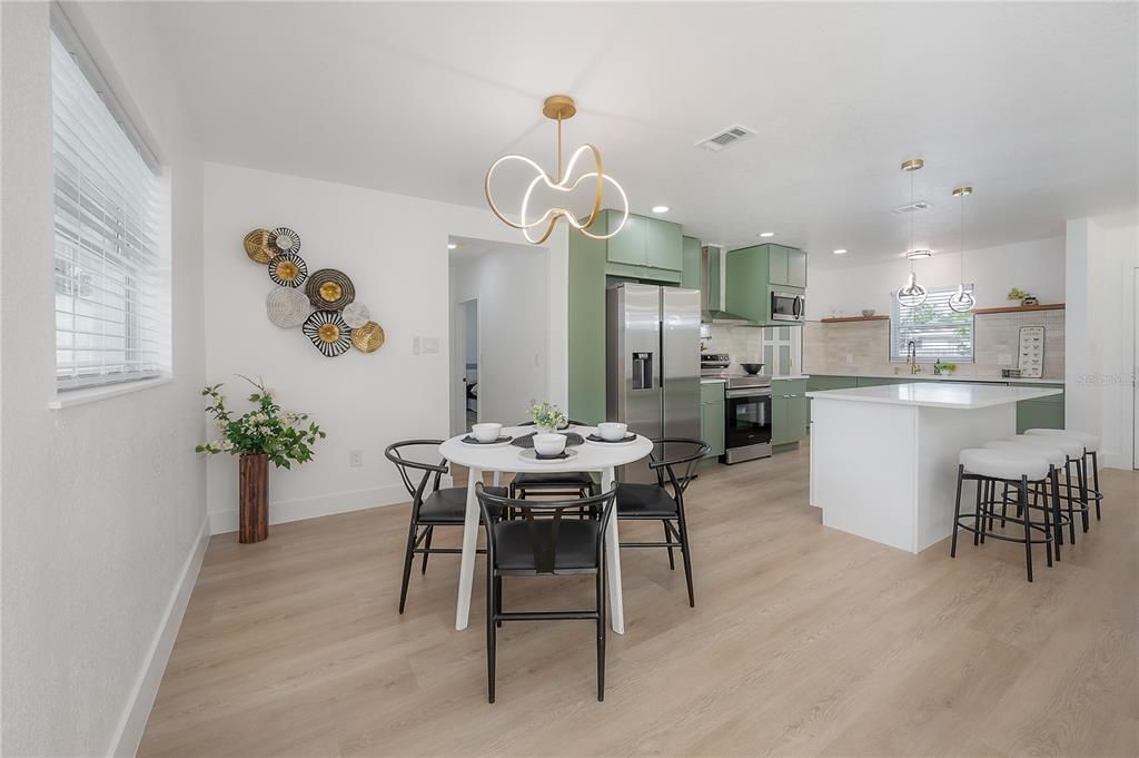 Activo con contrato: $659,900 (4 camas, 3 baños, 1923 Pies cuadrados)
