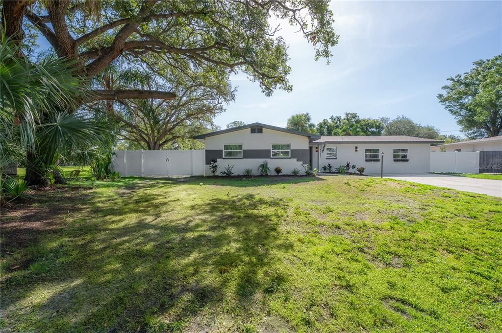 Activo con contrato: $659,900 (4 camas, 3 baños, 1923 Pies cuadrados)