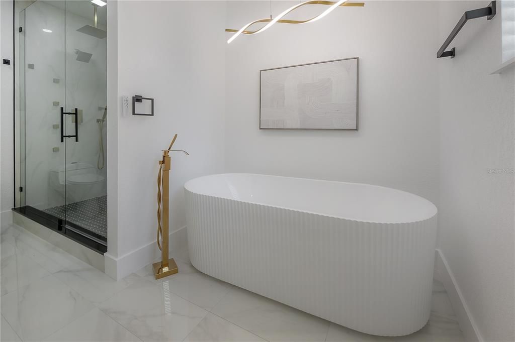 Activo con contrato: $659,900 (4 camas, 3 baños, 1923 Pies cuadrados)