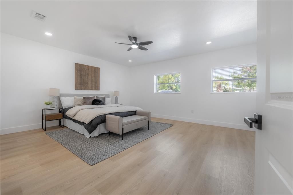 Activo con contrato: $659,900 (4 camas, 3 baños, 1923 Pies cuadrados)