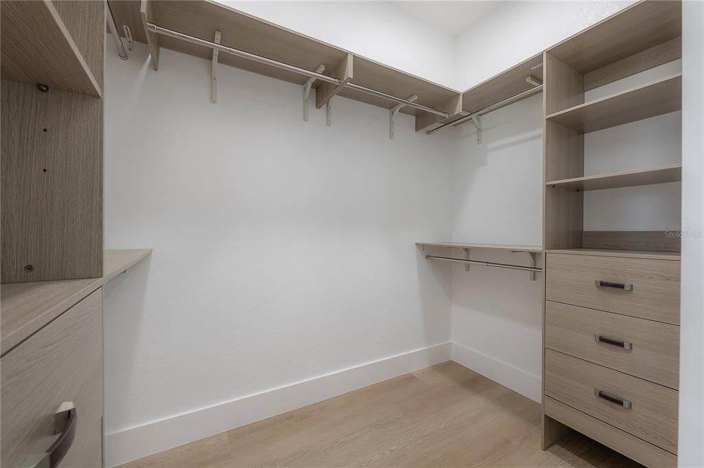 Activo con contrato: $659,900 (4 camas, 3 baños, 1923 Pies cuadrados)