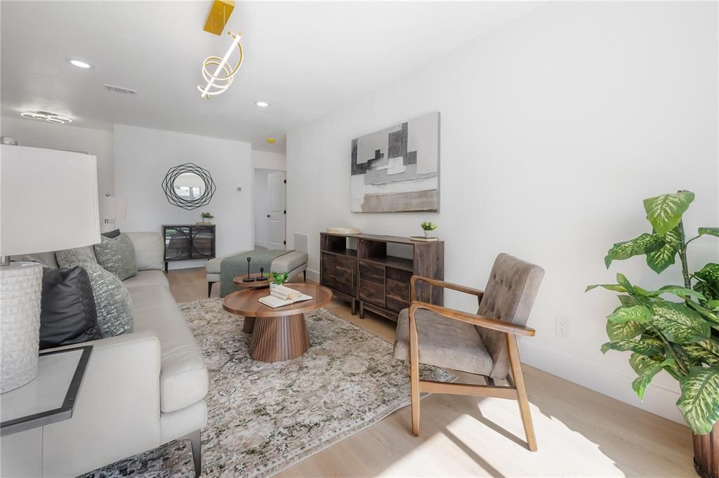 Activo con contrato: $659,900 (4 camas, 3 baños, 1923 Pies cuadrados)