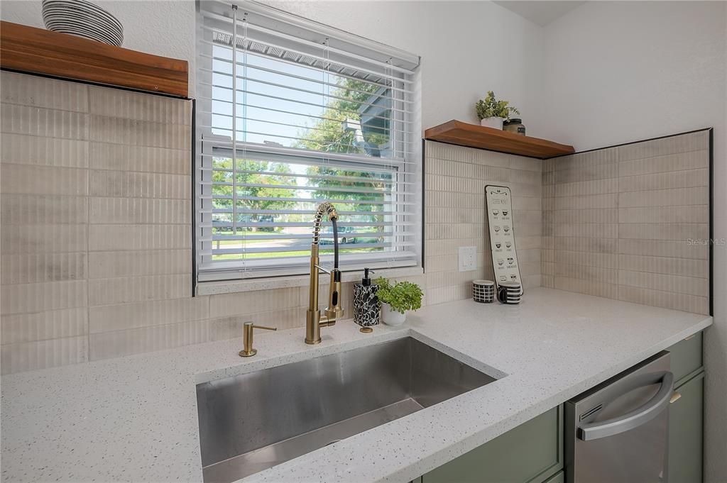 Activo con contrato: $659,900 (4 camas, 3 baños, 1923 Pies cuadrados)